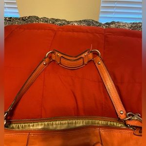 Coach bag in good-fair condition strap or handle bag. Perfect for Spring.